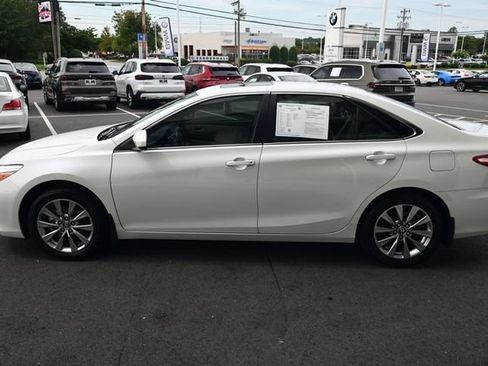 Used 2017 Toyota Camry XLE w/ Moonroof Package FWD image 19