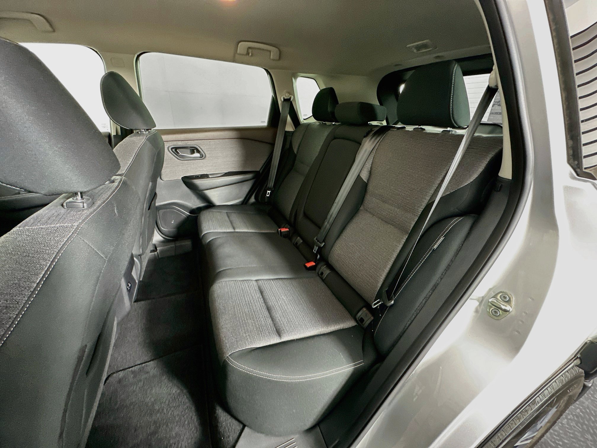 Used 2021 Nissan Rogue SV FWD image 26