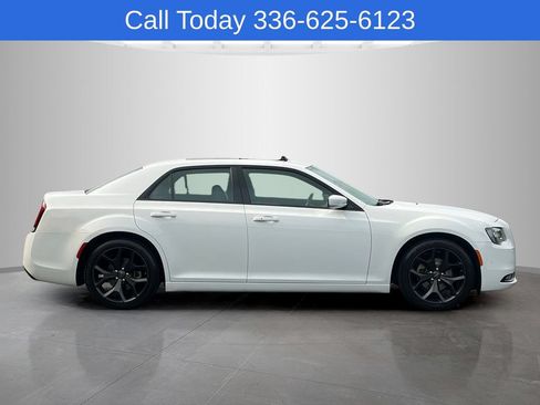 Used 2022 Chrysler 300 S RWD image 6
