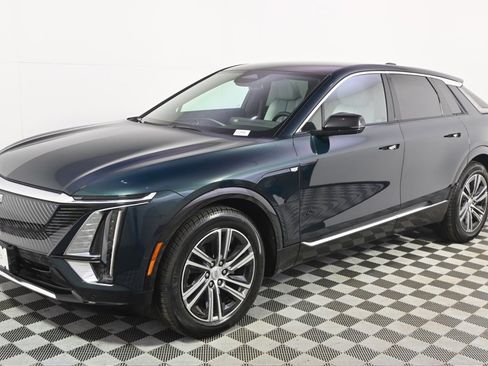 New 2025 Cadillac Lyriq Luxury image 2