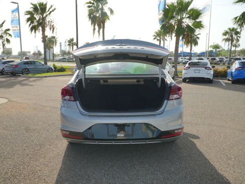 Used 2020 Hyundai Elantra SEL FWD image 11