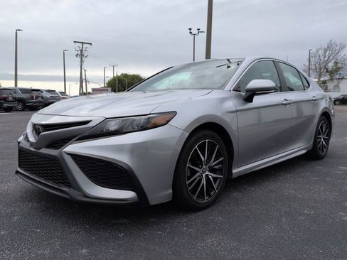 Used 2023 Toyota Camry SE image 8