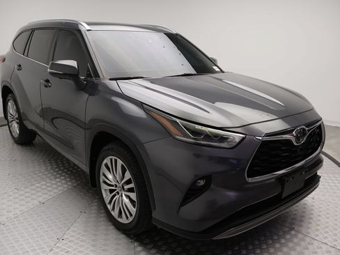 Used 2023 Toyota Highlander Platinum AWD/4WD image 6