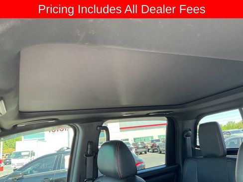 Used 2021 Nissan Titan PRO-4X w/ Pro-4x Convenience Package AWD/4WD image 32