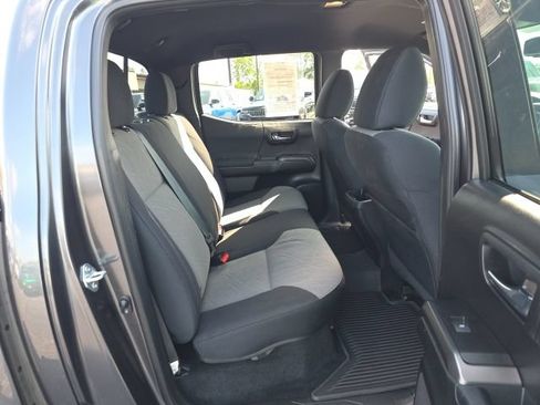 Used 2021 Toyota Tacoma TRD Sport AWD/4WD image 33