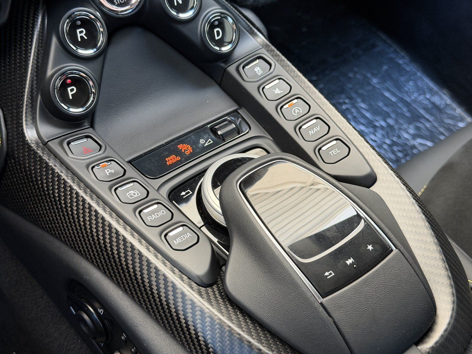 Used 2023 Aston Martin V8 Vantage Coupe RWD image 30