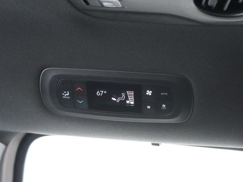 Used 2025 Chrysler Pacifica Select FWD image 11