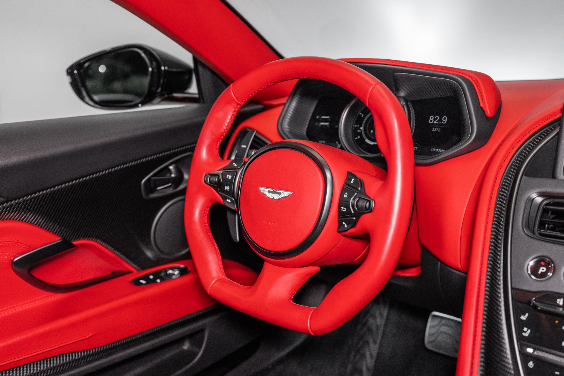 Used 2023 Aston Martin DB11 Coupe RWD image 21