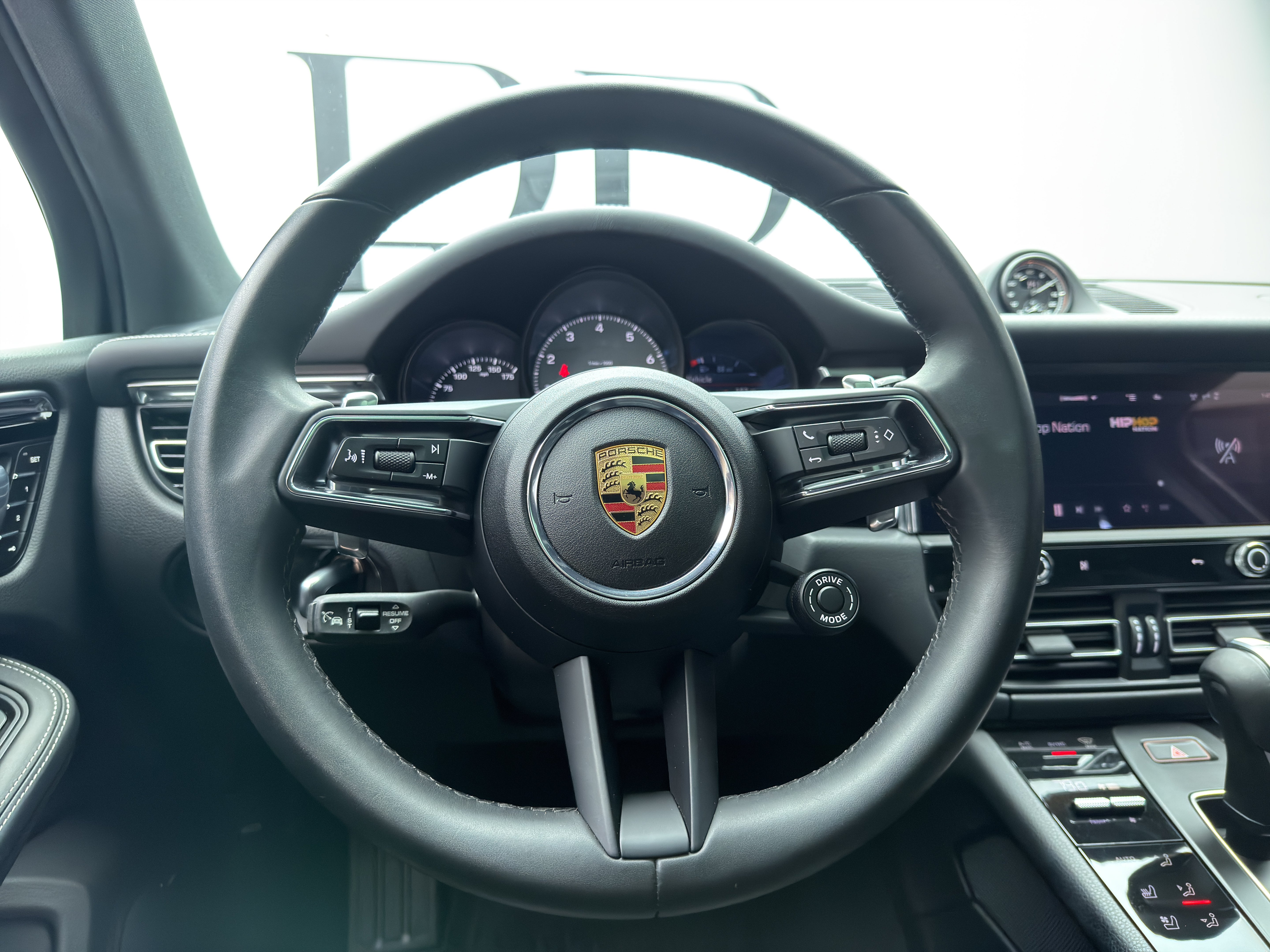 Used 2025 Porsche Macan S AWD/4WD image 19