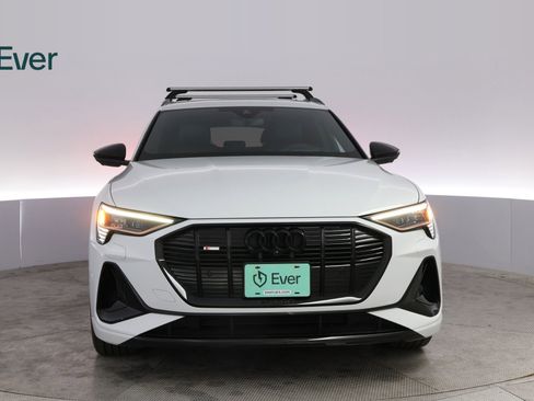 Used 2023 Audi e-tron Chronos AWD/4WD image 12