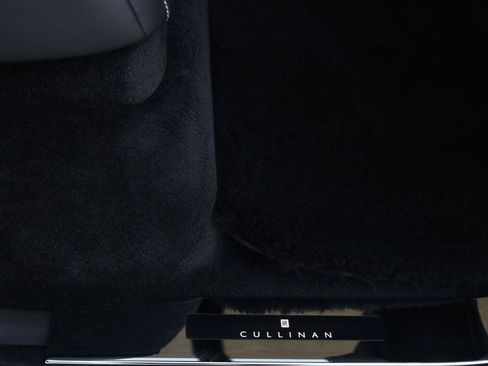 Used 2019 Rolls-Royce Cullinan AWD/4WD image 38