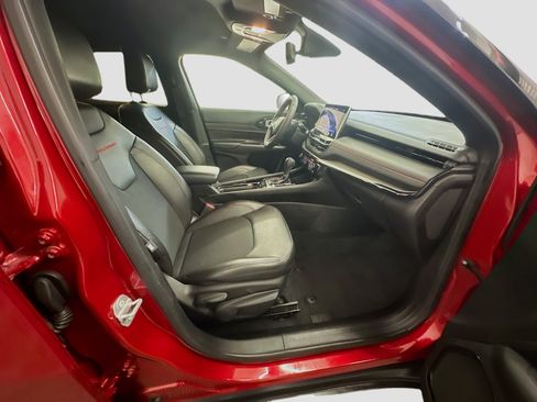 Used 2025 Jeep Compass Trailhawk image 31