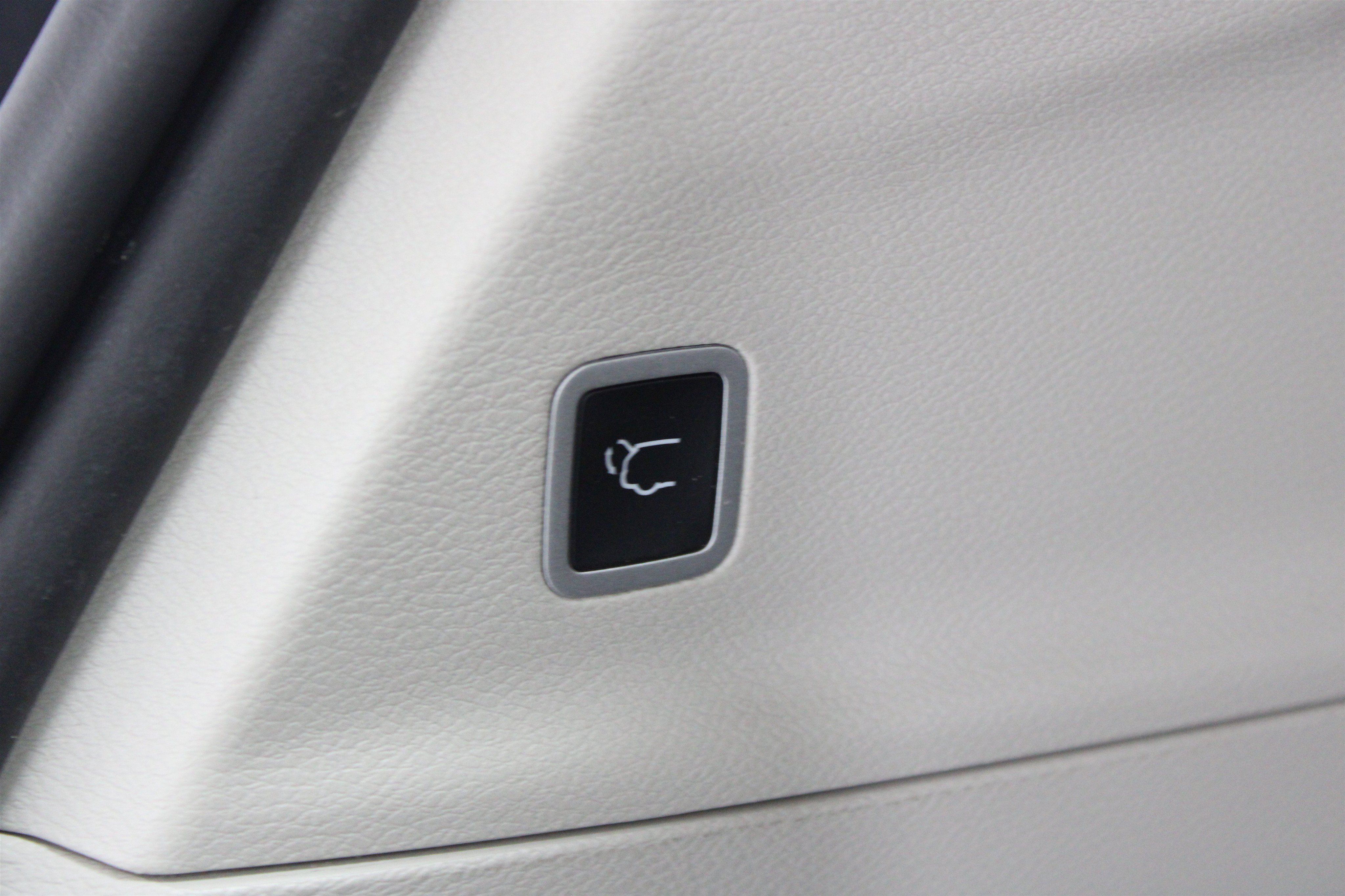 Used 2024 Chrysler Voyager LX FWD image 23