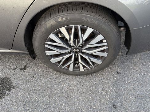 Used 2025 Nissan Altima 2.5 SV FWD image 36