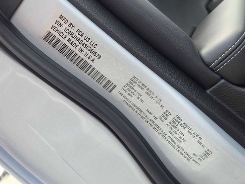 New 2025 Jeep Grand Cherokee Laredo X w/ Luxury Tech Group I image 36