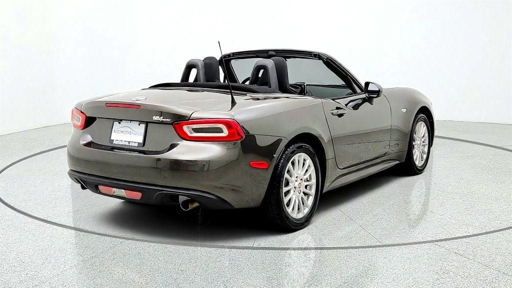 Used 2017 FIAT 124 Spider Classica RWD image 5