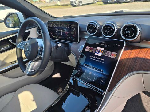 Used 2025 Mercedes-Benz C 300 Sedan image 10