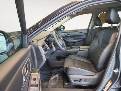 Certified 2024 Nissan Rogue Platinum w/ Platinum Premium Package FWD image 24