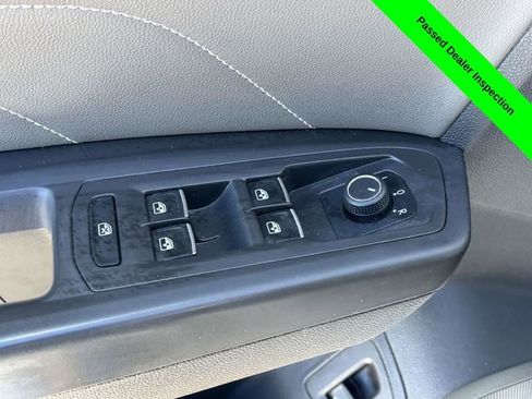 Used 2023 Volkswagen Atlas Cross Sport SE image 10