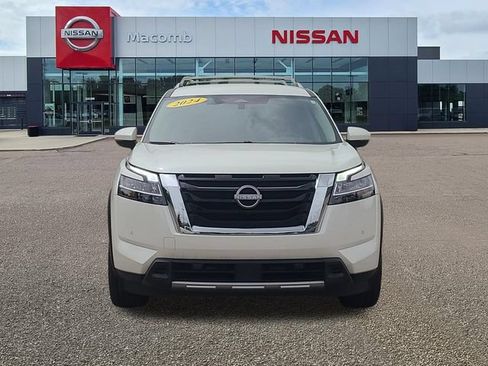 Used 2024 Nissan Pathfinder SL AWD/4WD image 2