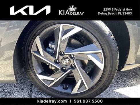 Used 2025 Hyundai Elantra SEL image 31