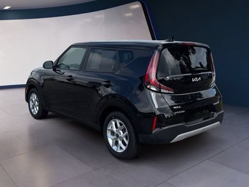 Certified 2025 Kia Soul LX FWD image 3