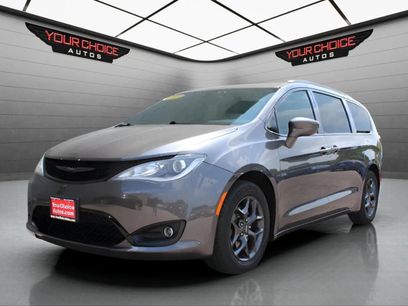 Used 2018 Chrysler Pacifica Touring-L w/ Premium Audio Group