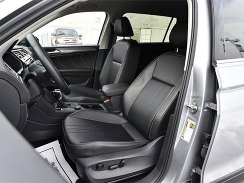 Certified 2024 Volkswagen Tiguan SE image 20