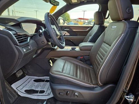 Used 2026 GMC Acadia Denali Ultimate AWD/4WD image 2