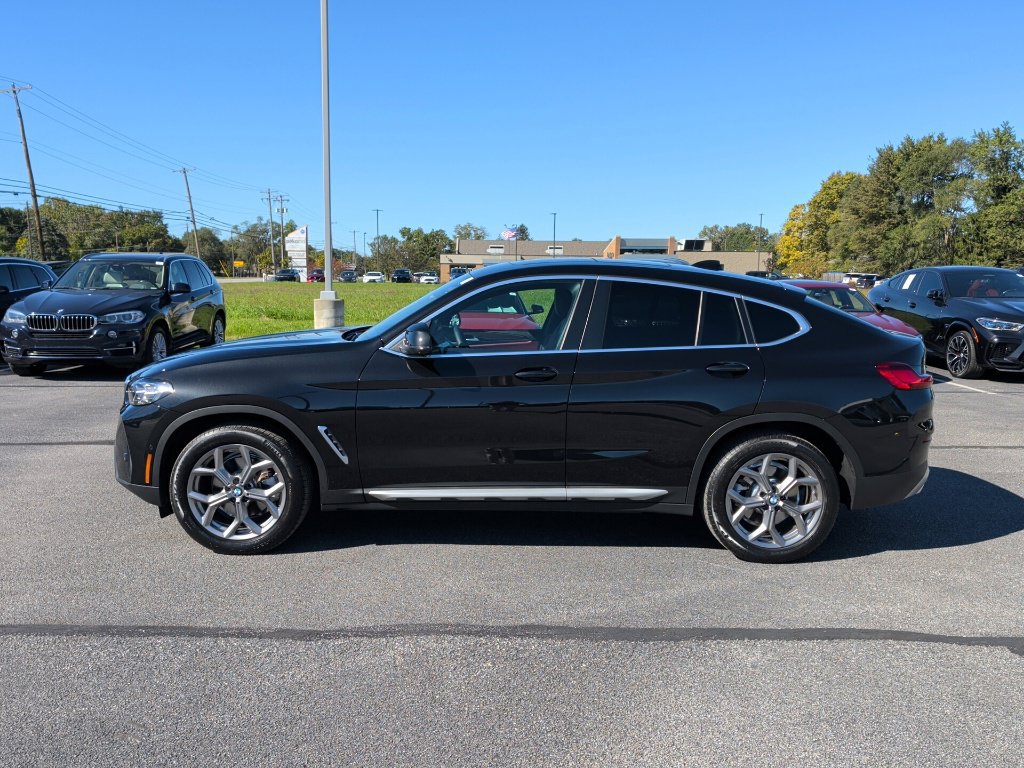Used 2025 BMW X4 xDrive30i w/ Premium Package AWD/4WD image 3