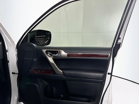 Used 2017 Lexus GX 460 Premium w/ Premium Package image 34