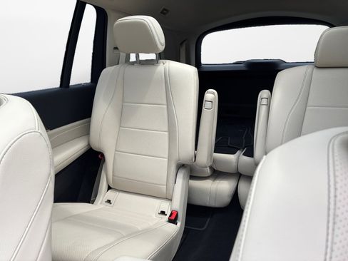 Used 2021 Mercedes-Benz GLS 450 4MATIC image 14