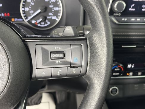 Used 2022 Nissan Rogue SV image 27