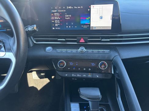 Used 2025 Hyundai Elantra SEL image 17