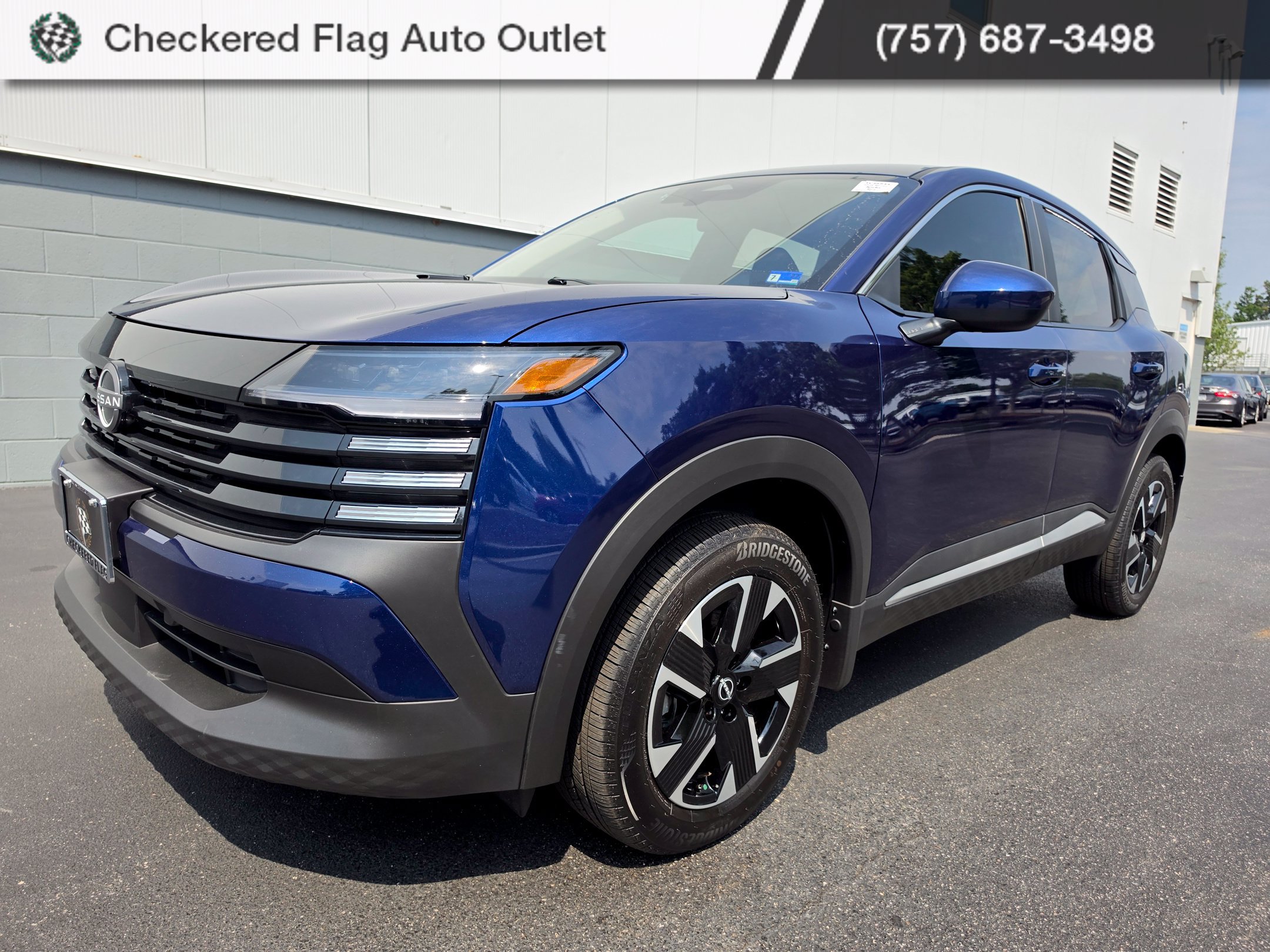 Used 2025 Nissan Kicks SV AWD/4WD image 1