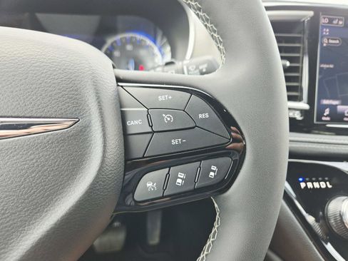 Used 2024 Chrysler Pacifica Limited w/ S Appearance Package FWD image 26