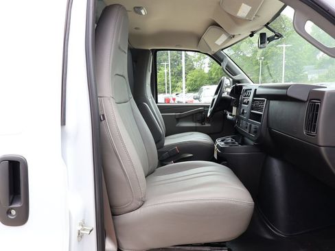 New 2026 GMC Savana 2500 w/ Enhanced Convenience Package RWD image 25