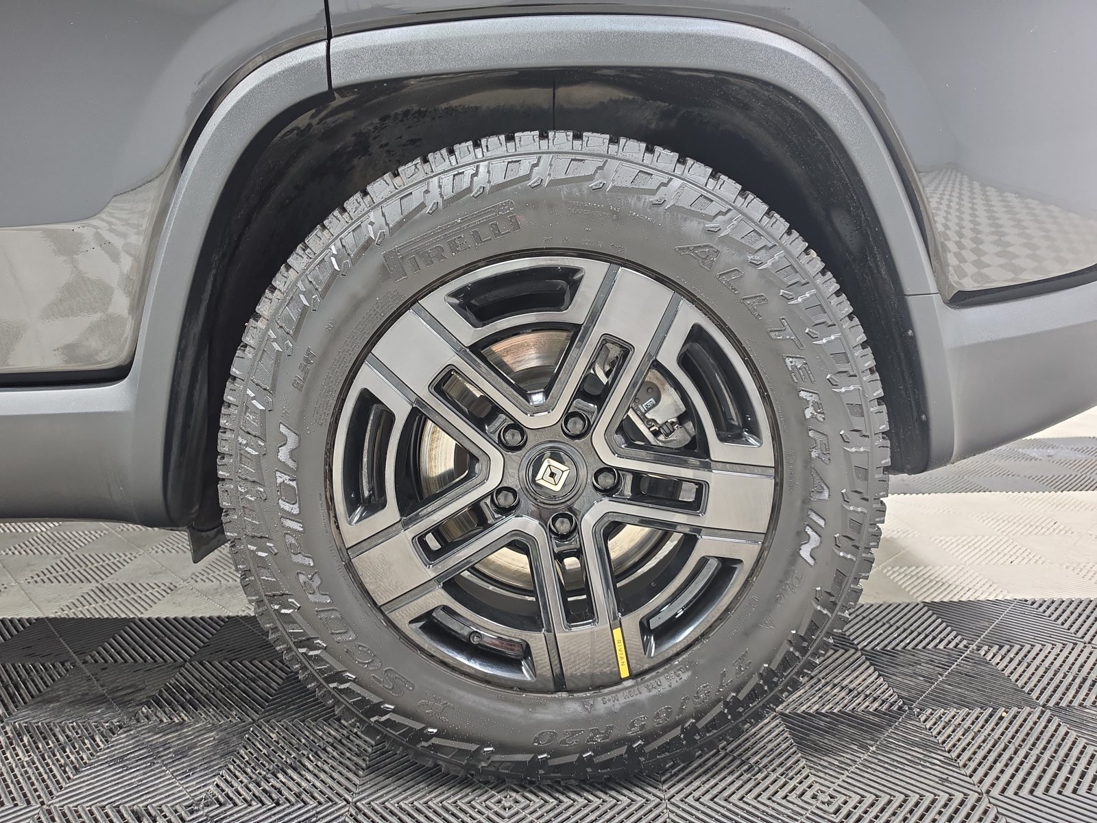 Used 2023 Rivian R1S Adventure Dual AWD/4WD image 10