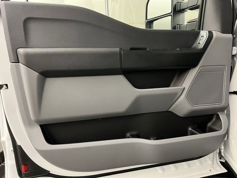 New 2026 Ford F250 XL w/ XL Chrome Package image 24