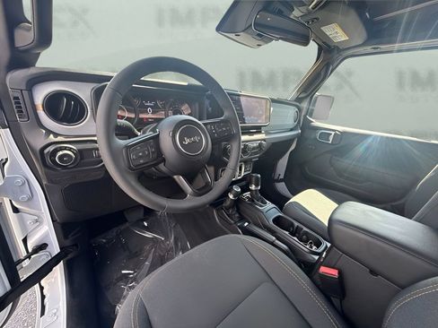 Used 2025 Jeep Wrangler Sport AWD/4WD image 11
