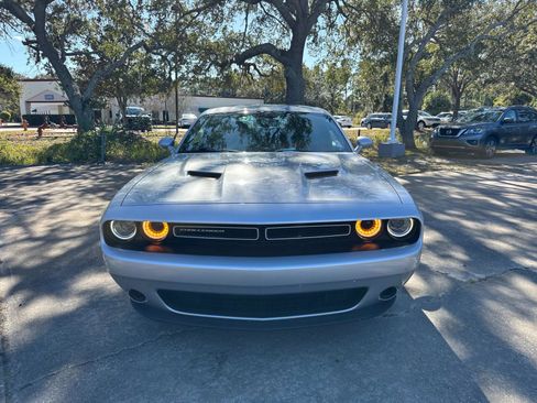 Used 2019 Dodge Challenger SXT image 8