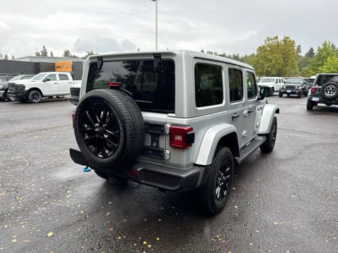 Used 2023 Jeep Wrangler Unlimited Sahara w/ Cold Weather Group AWD/4WD image 10