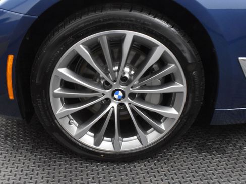 Used 2023 BMW 530i w/ Premium Package RWD image 5