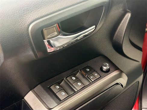 Used 2016 Toyota Tacoma SR5 image 17