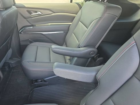 Used 2025 Chevrolet Traverse Z71 w/ Driver Confidence Package AWD/4WD image 18