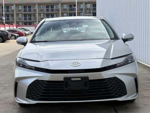 Used 2025 Toyota Camry LE image 8