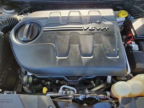 Used 2019 Jeep Cherokee Latitude Plus image 30