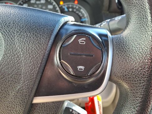 Used 2013 Toyota Camry LE image 19