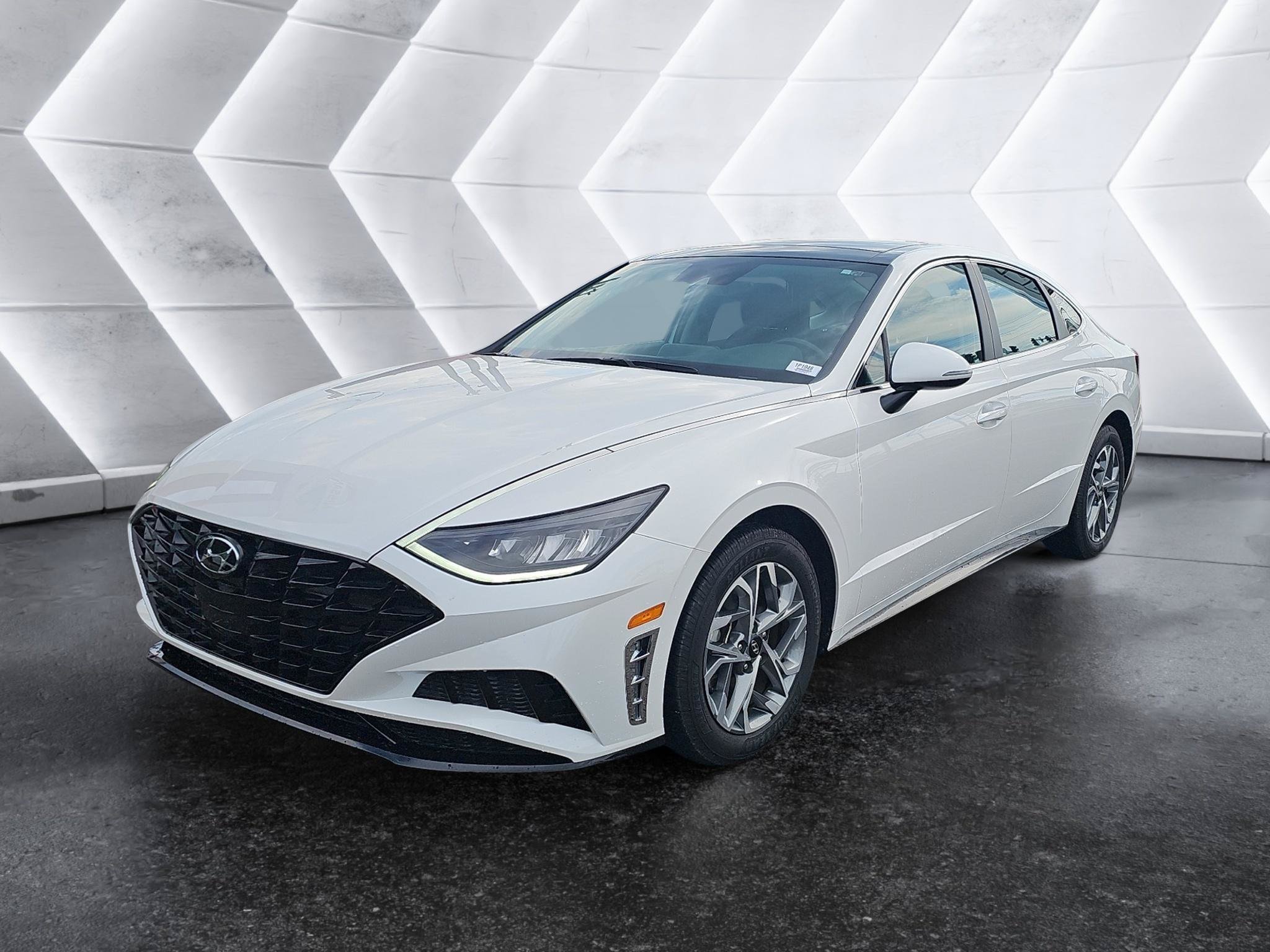 Used 2022 Hyundai Sonata SEL w/ Convenience Package FWD image 3