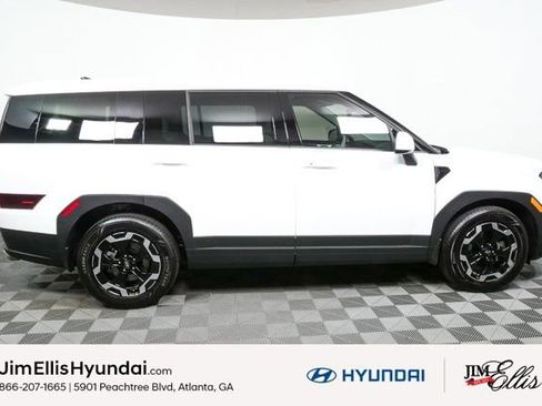 Used 2025 Hyundai Santa Fe SE image 2